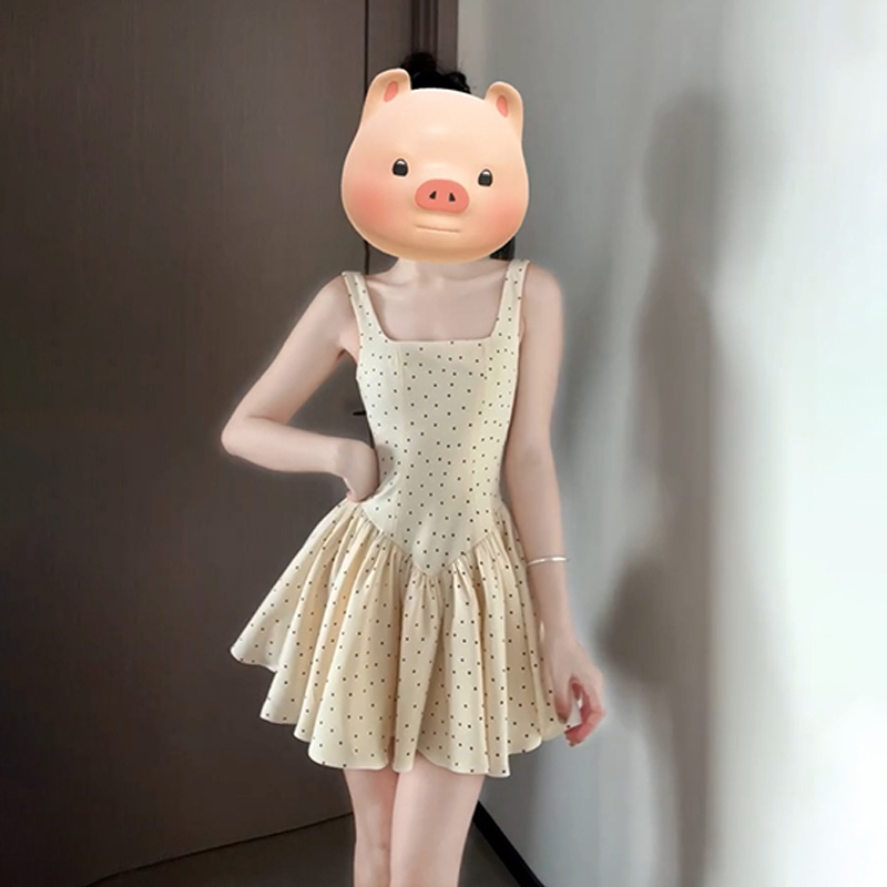 法式气质波点吊带连衣裙女独特绝美海边度假收腰短裙1641