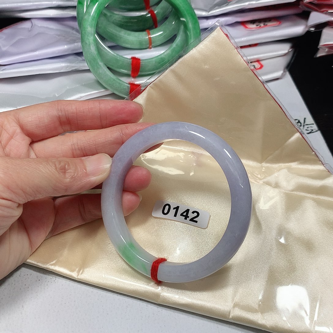 翡翠手镯未镶嵌天然缅甸A货翡翠手镯