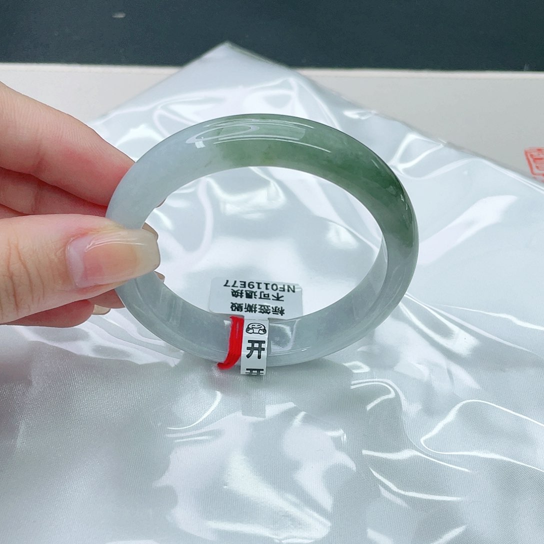 翡翠未镶嵌手镯正55