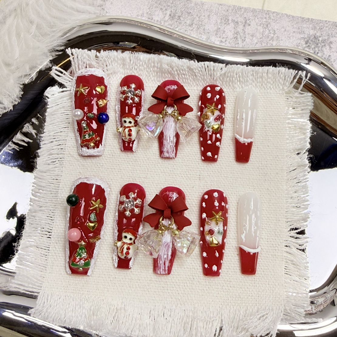 【圣诞礼物】红色正底，蝴蝶结、雪人、珍珠链圣诞老人节气氛围拉满