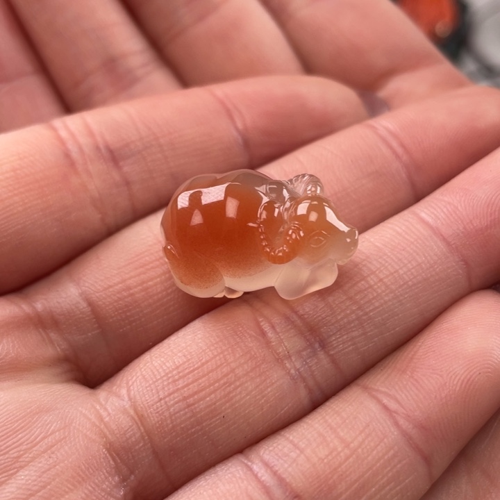 南红玛瑙吊坠未镶嵌