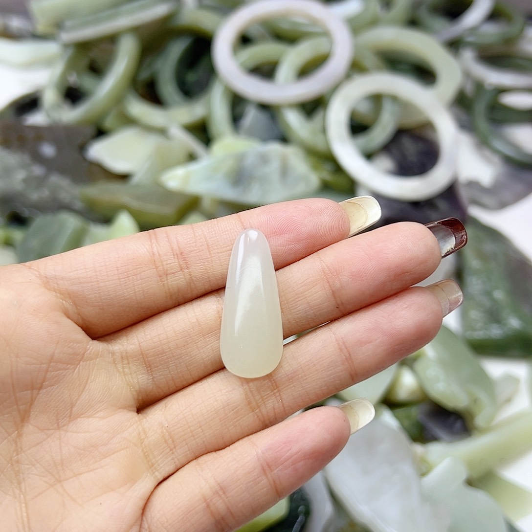 颈饰未镶嵌和田玉