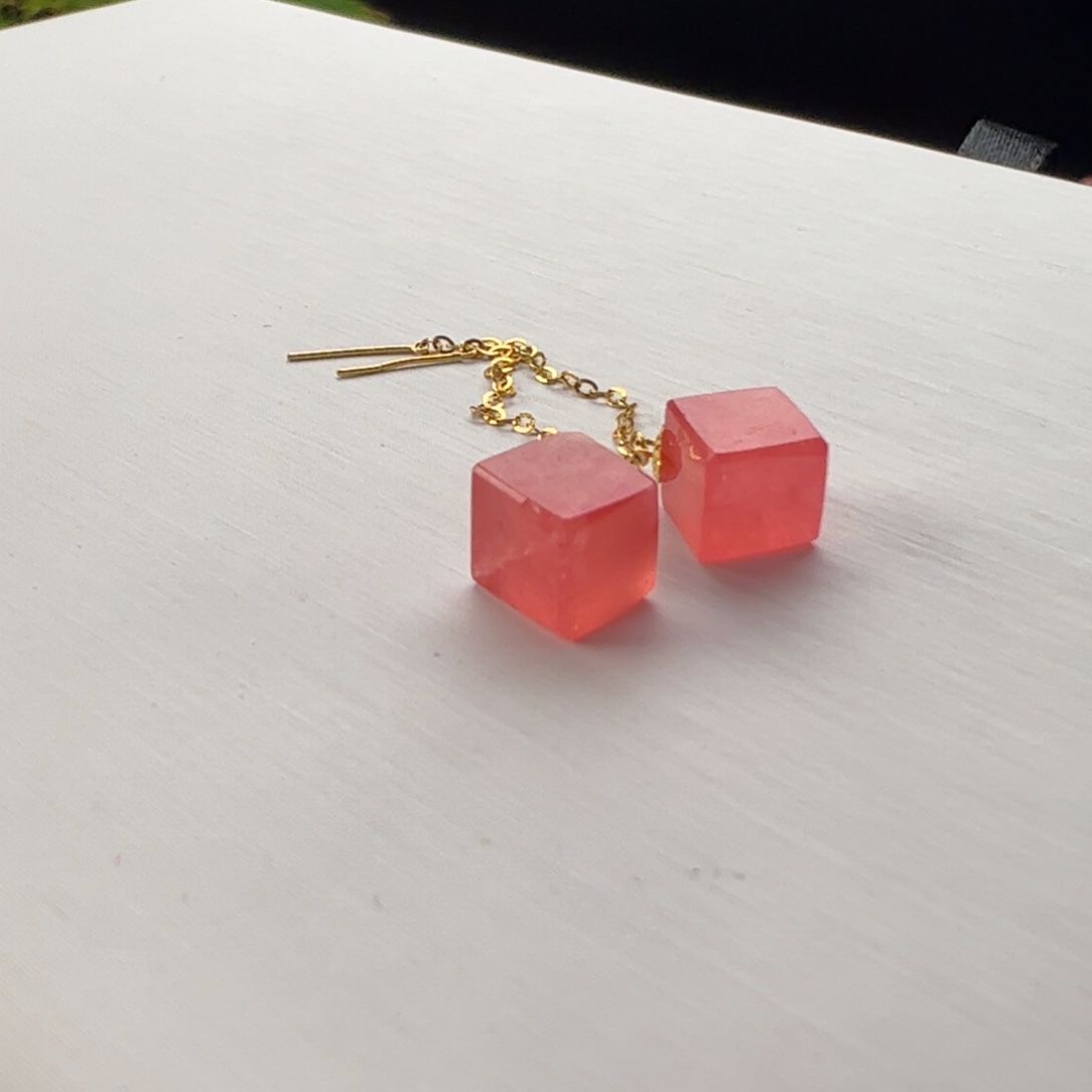 18K金镶嵌菱锰矿（红纹石）耳饰致****_