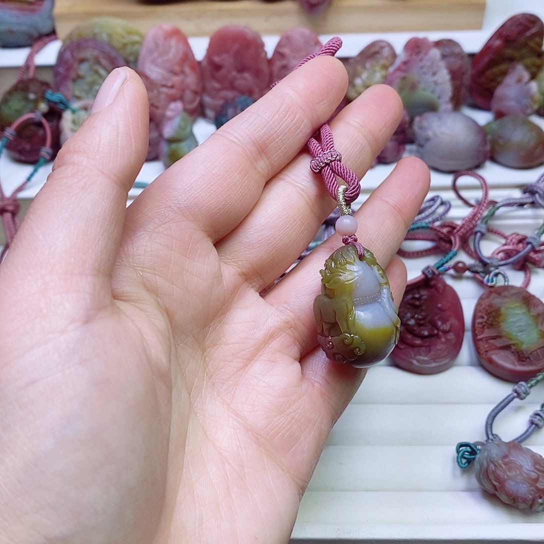 玛瑙/玉髓盐源玛瑙吊坠未镶嵌