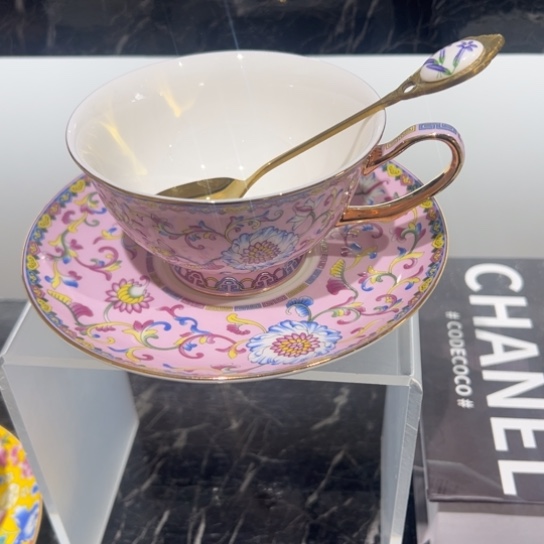 骨瓷珐琅彩工艺制作