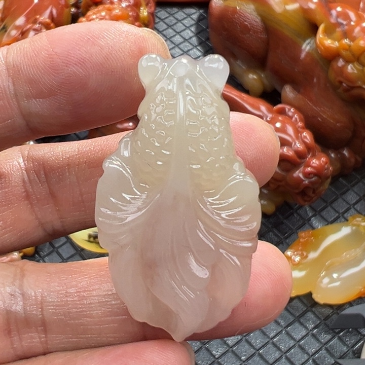 石英质玉（黄龙玉）颈饰未镶嵌