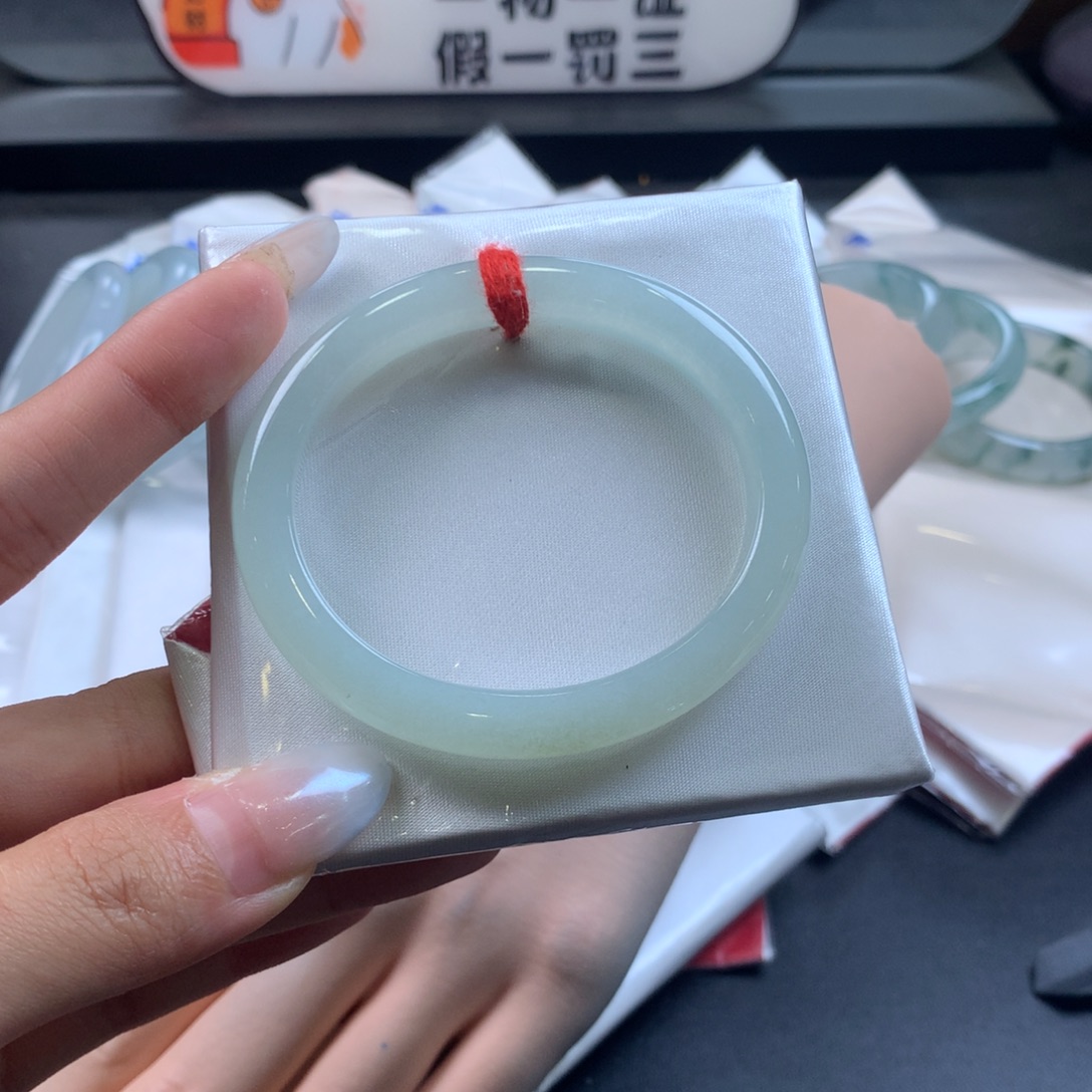 翡翠未镶嵌手镯54贵妃