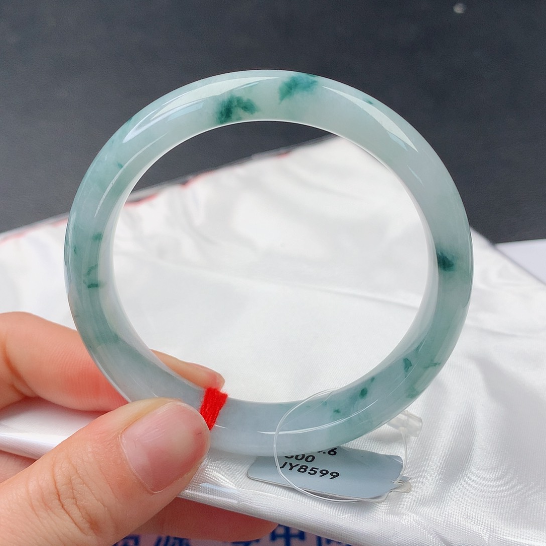 翡翠手镯未镶嵌69正54