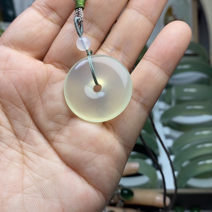 蛇纹石玉吊坠(不含链)未镶嵌