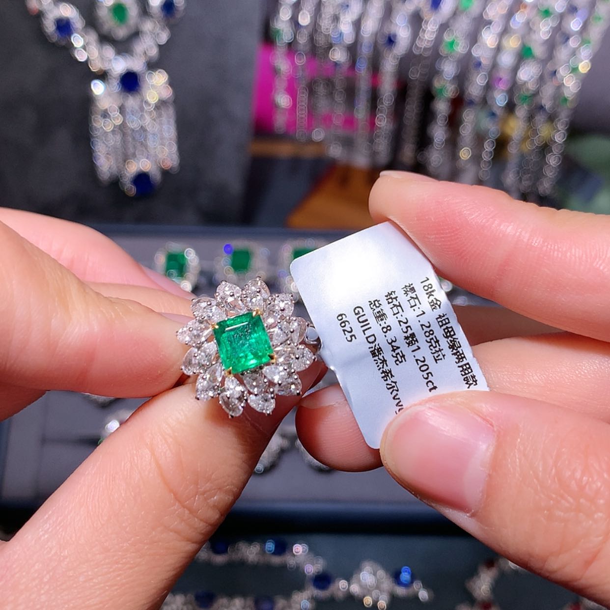 【闪购商品】祖母绿戒指18K金镶嵌