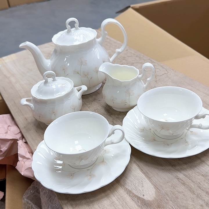 精品瓷器。              