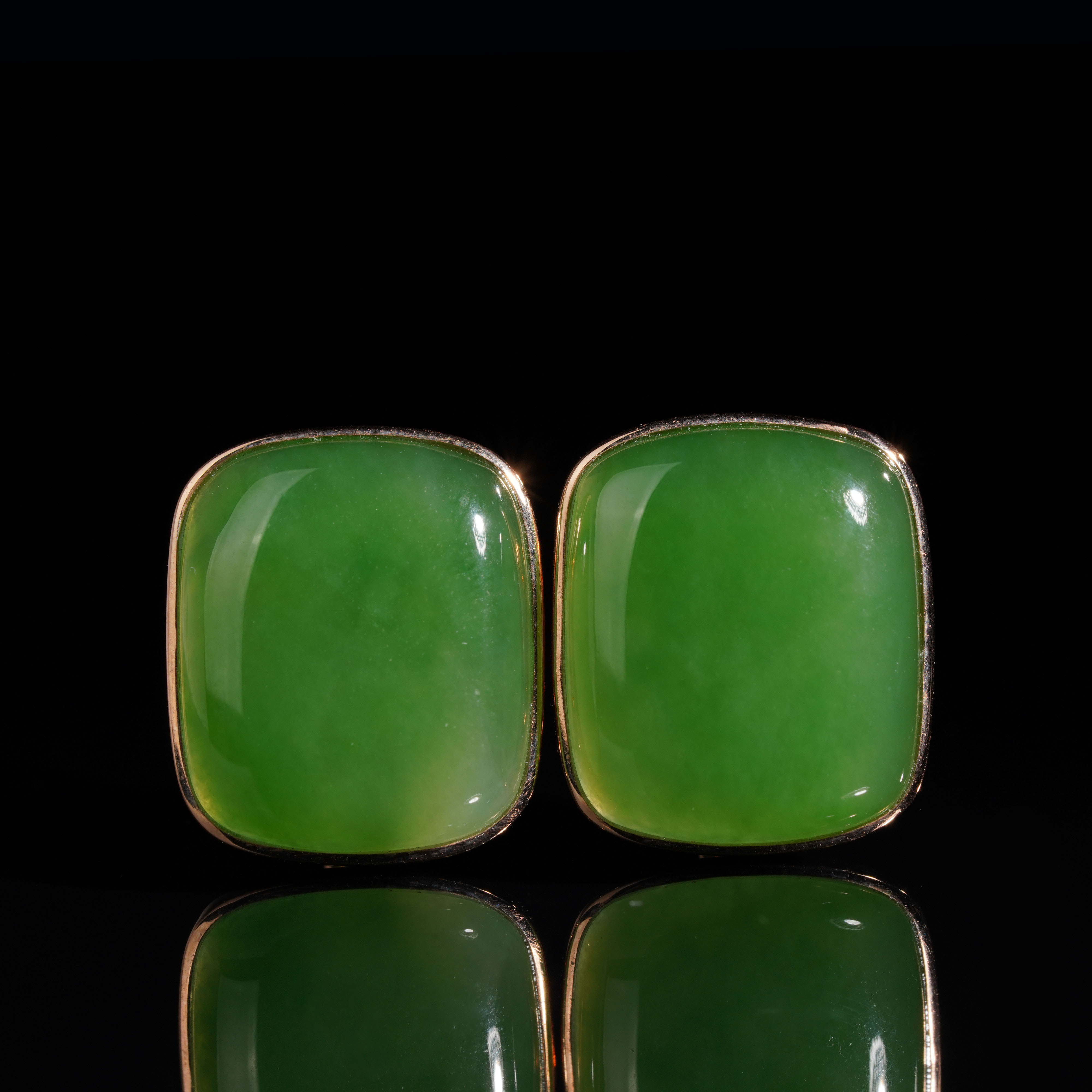 【鹿鸣】甘棠 | 18k金和田玉阳绿耳饰 12.5*3.6mm D45