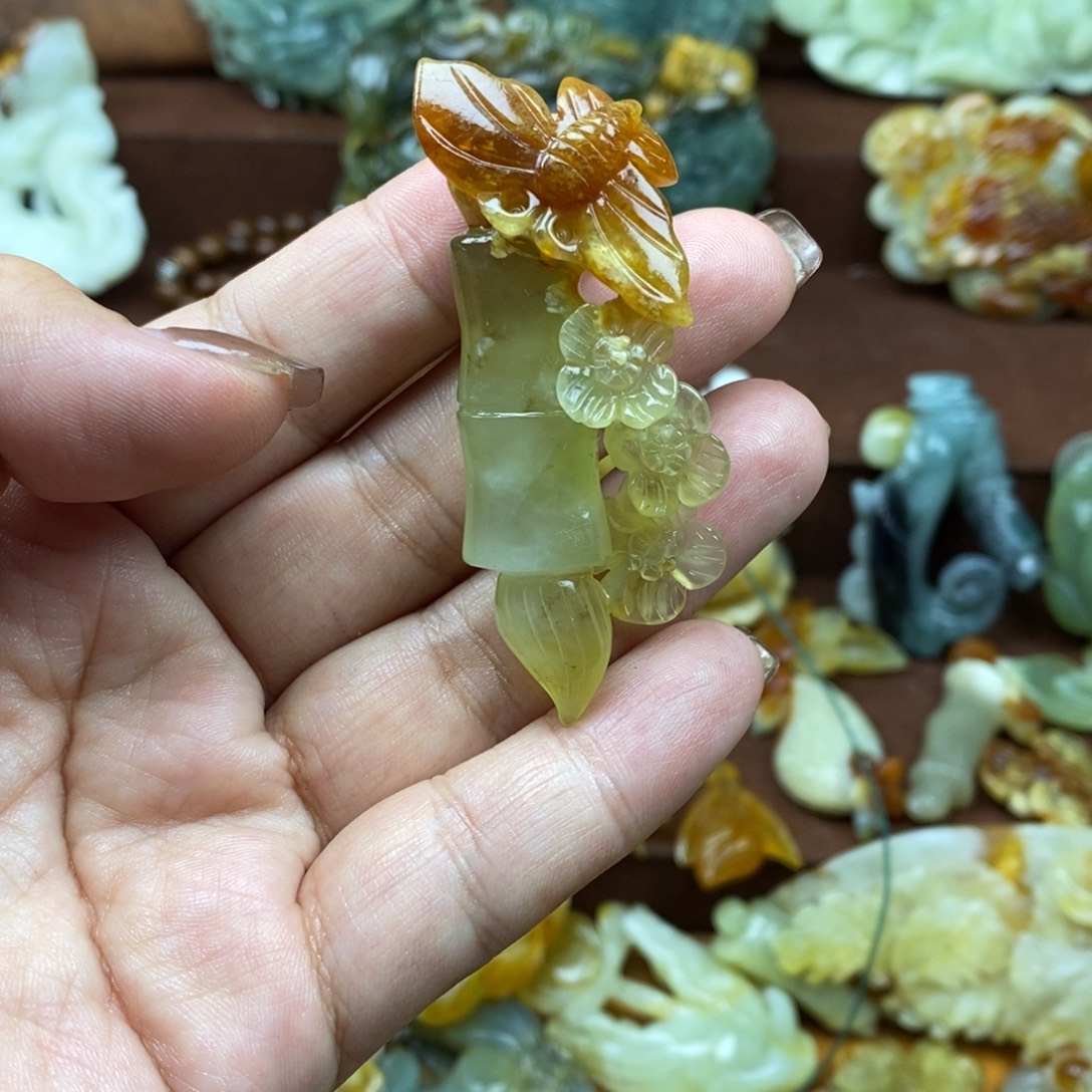 蛇纹石玉未镶嵌颈饰