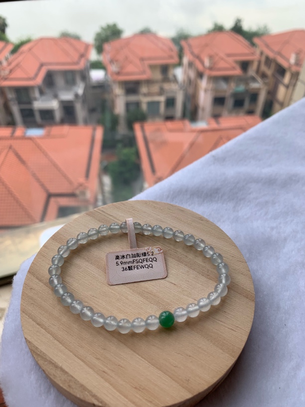 圆珠冰种手串可鉴赏适合女士佩戴