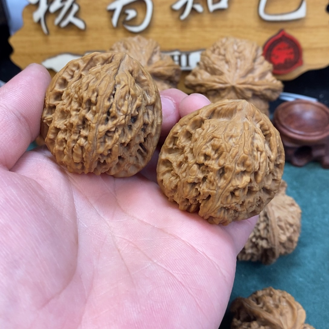 文玩核桃把件南将石40全品黄皮