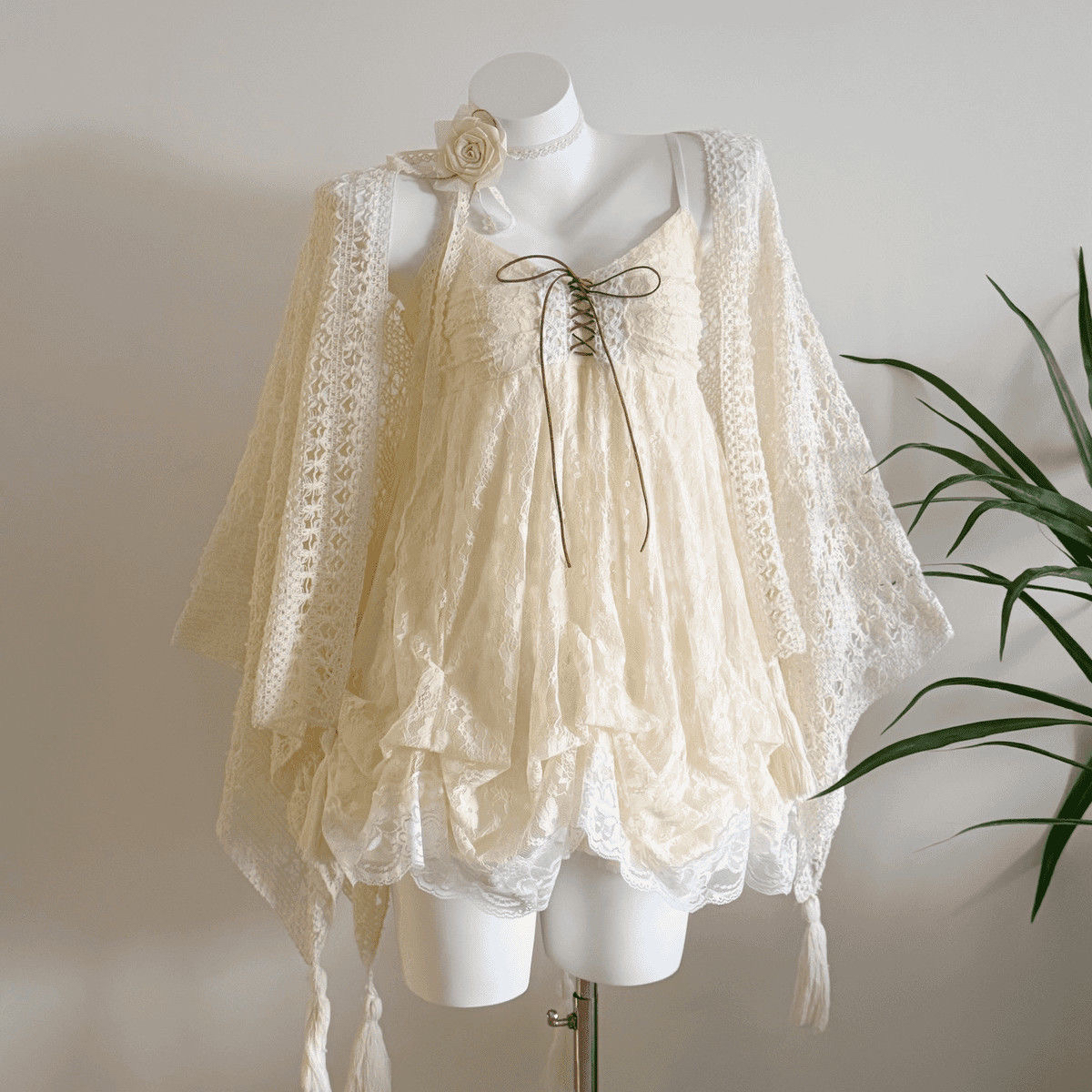 夏季两穿蕾丝花苞短款吊带裙披肩设计显瘦洋女裙