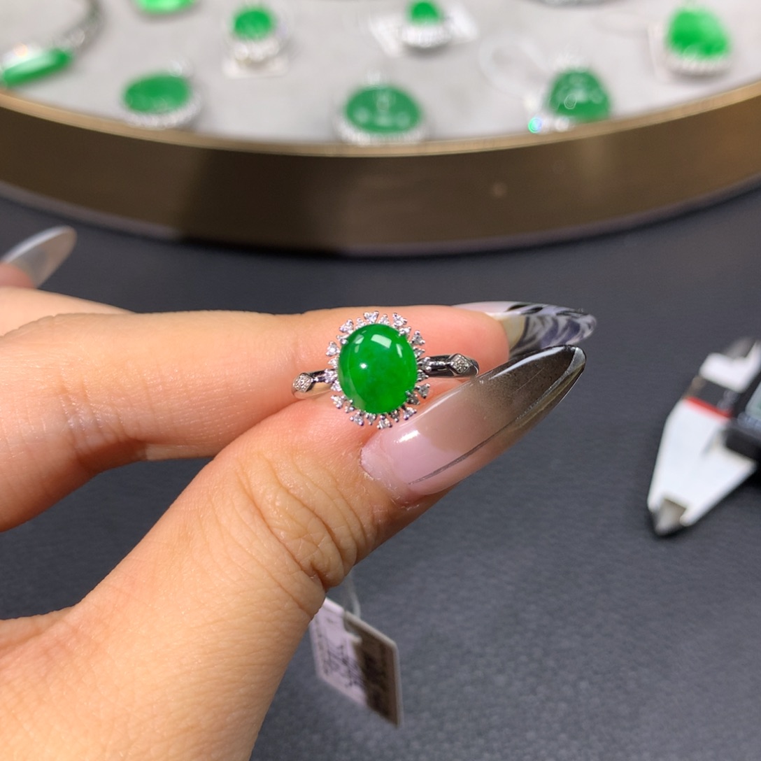 翡翠戒指18K金镶嵌翡翠