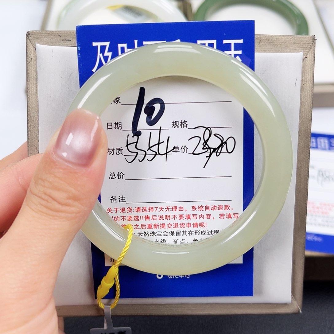 和田玉手镯未镶嵌