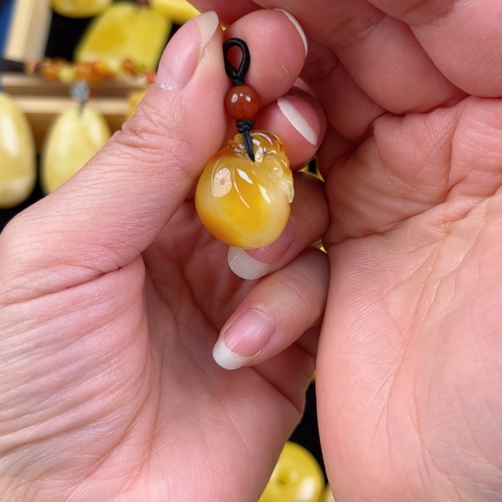 琥珀裸石未镶嵌琥珀