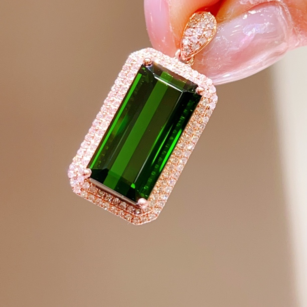 11.24ct 18k玫瑰金碧玺吊坠 12800