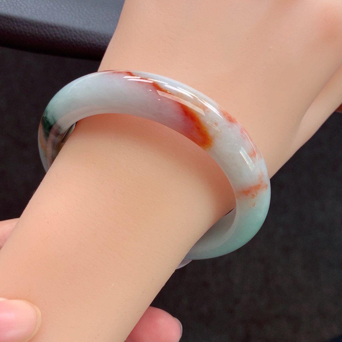 翡翠手镯未镶嵌翡翠