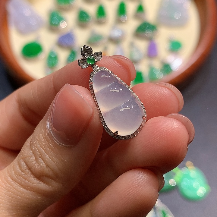 翡翠吊坠(不含链)18K金镶嵌