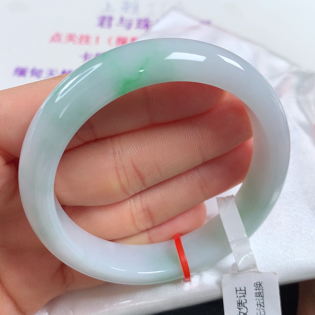 翡翠手镯未镶嵌随***么 正圈