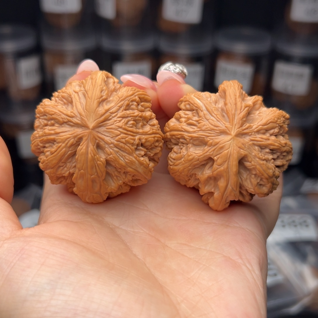 文玩核桃吊坠A***哥大粗筋