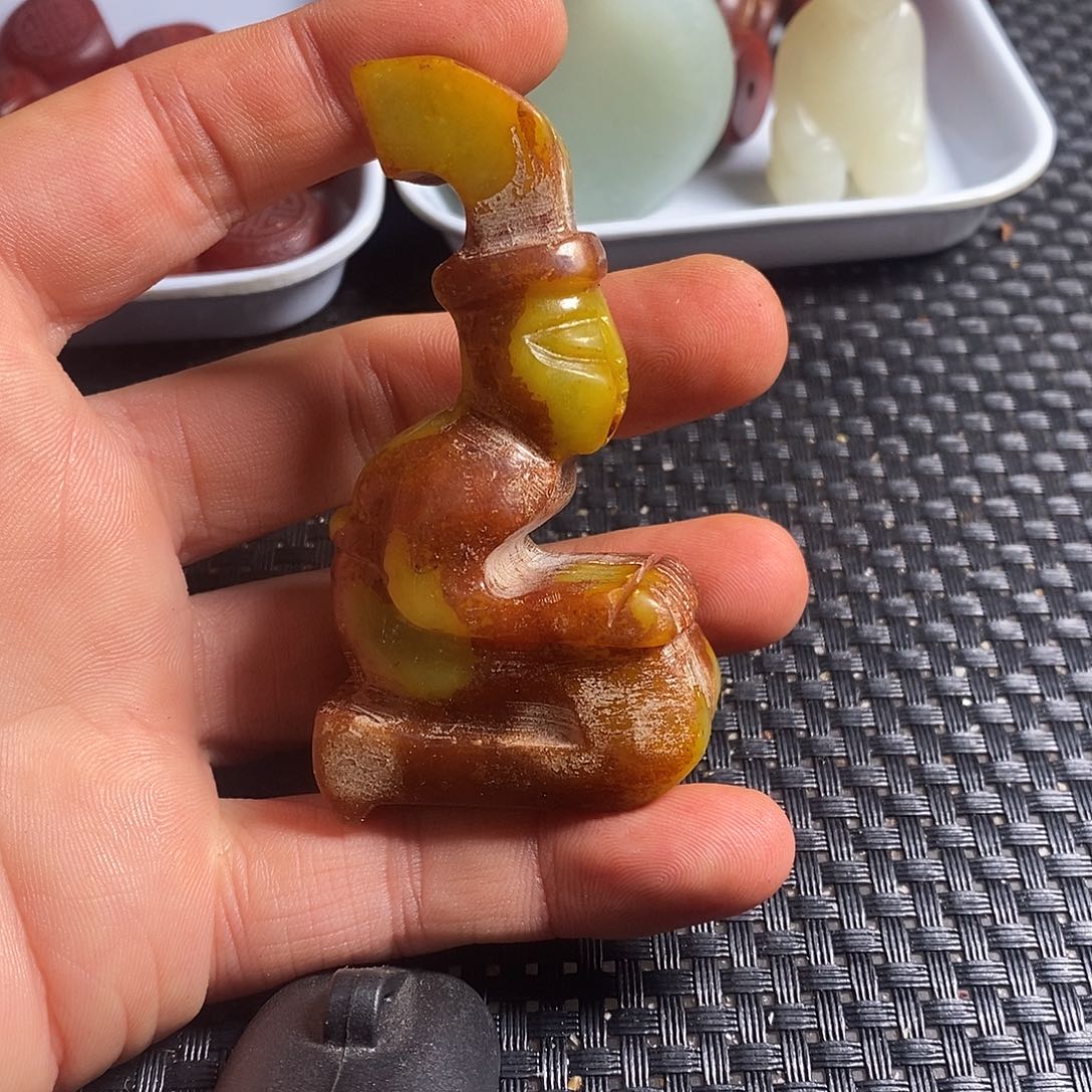 岫玉未镶嵌珠宝奇石