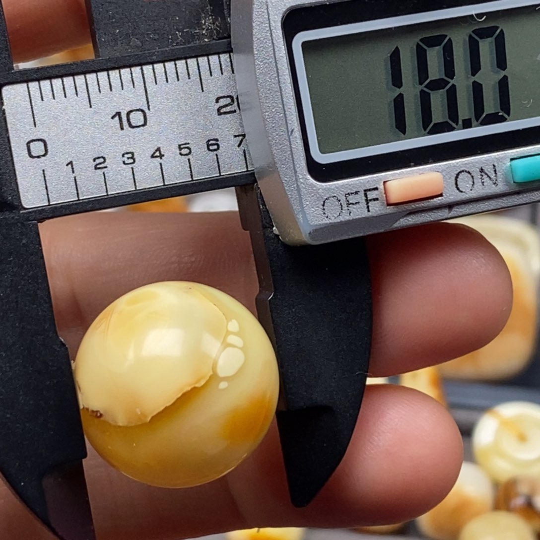 琥珀未镶嵌耳饰圆珠