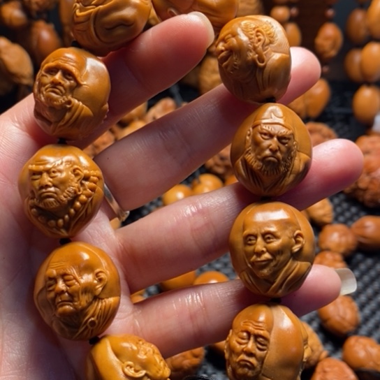 橄榄核吊坠浮雕罗汉