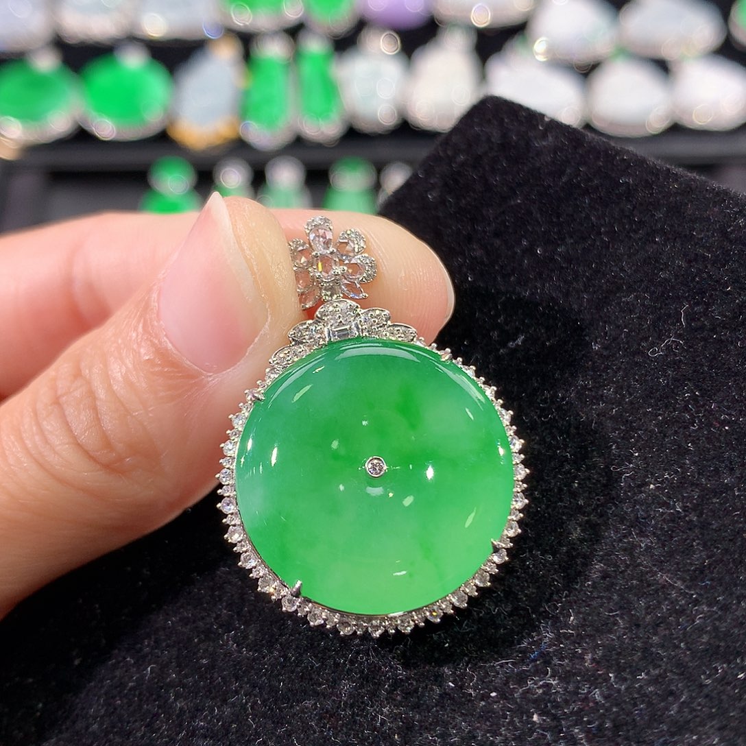 翡翠18K金镶嵌颈饰