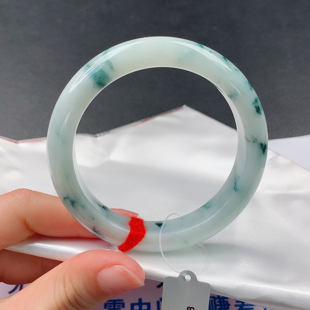 翡翠手镯未镶嵌63正56