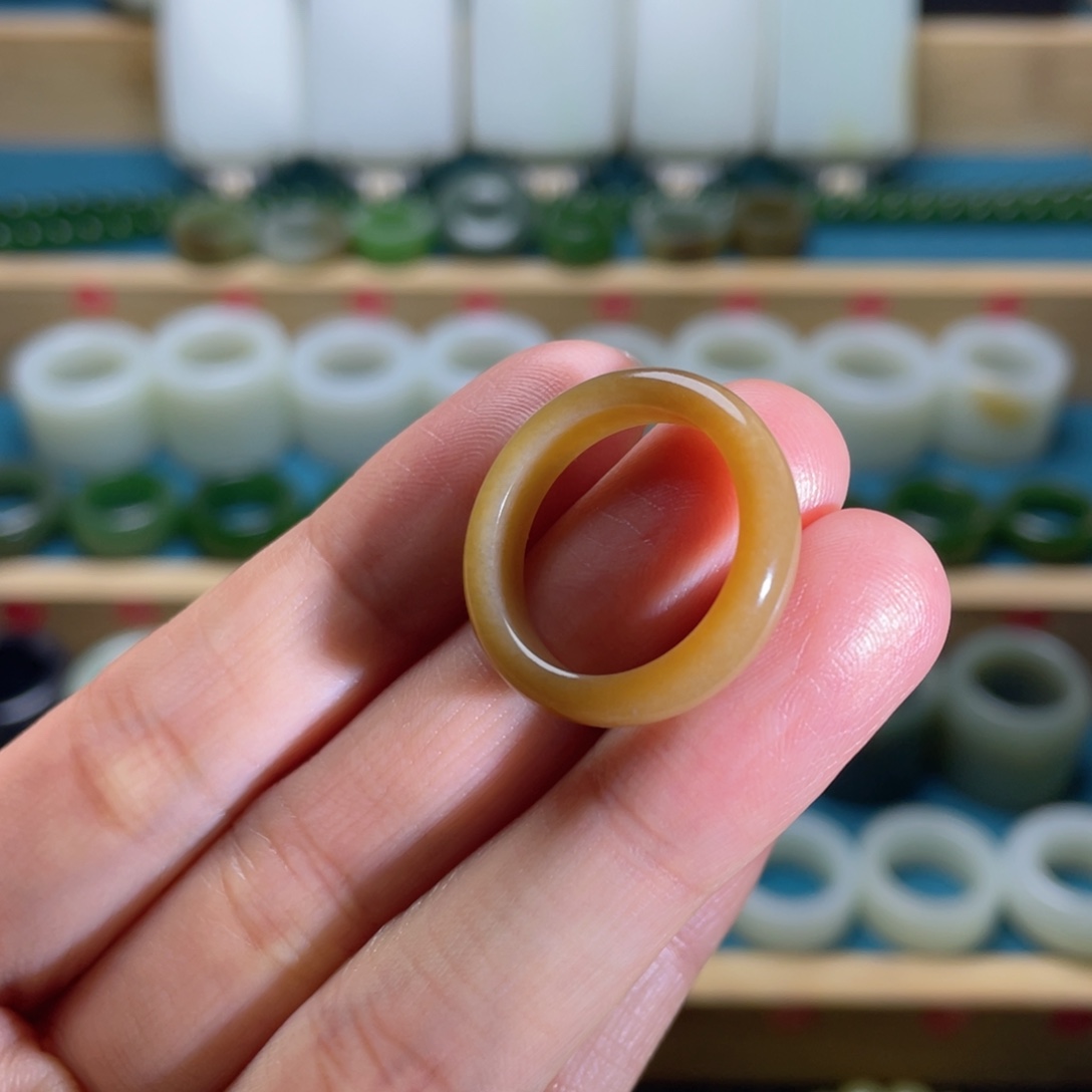 云***风和田玉未镶嵌戒指