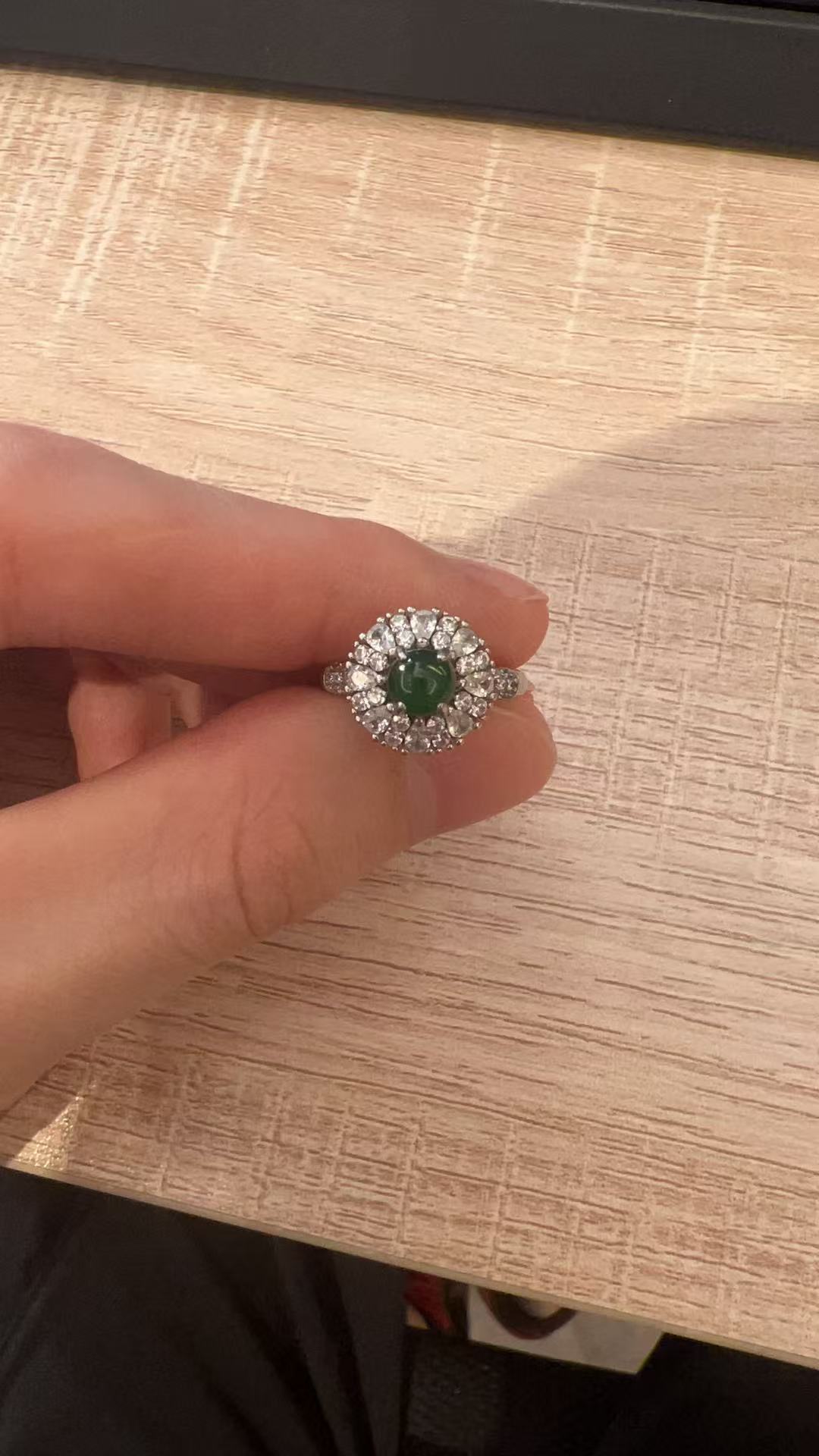 天然A货冰种阳绿蛋面翡翠戒指