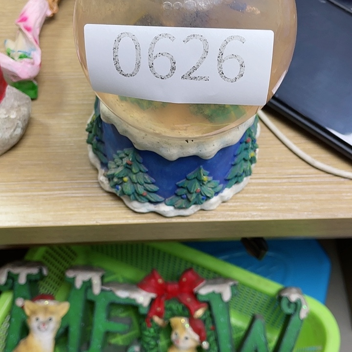 摆件何**.孤品老货微瑕瓷