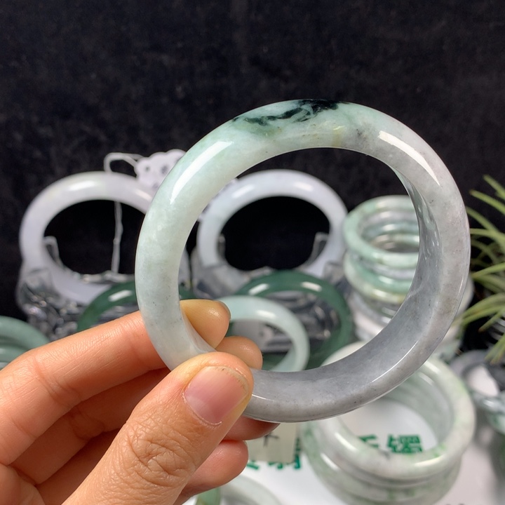 翡翠未镶嵌手镯19号。 56.7号