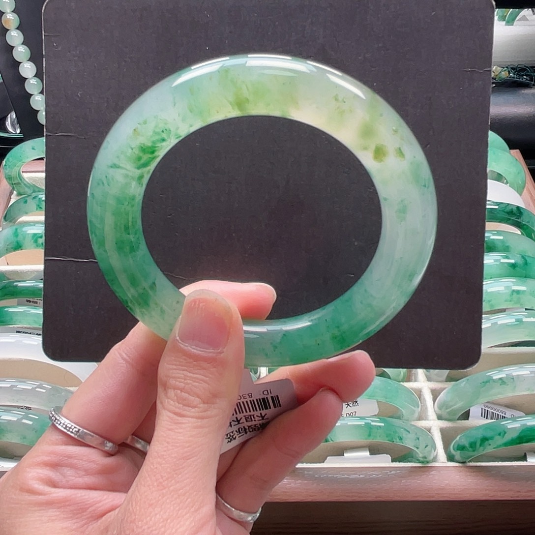 石英质玉（非洲翠）未镶嵌手镯