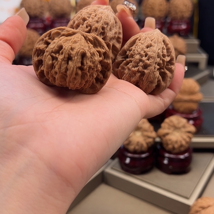 文玩核桃把件盘龙纹➕暴雪v-015