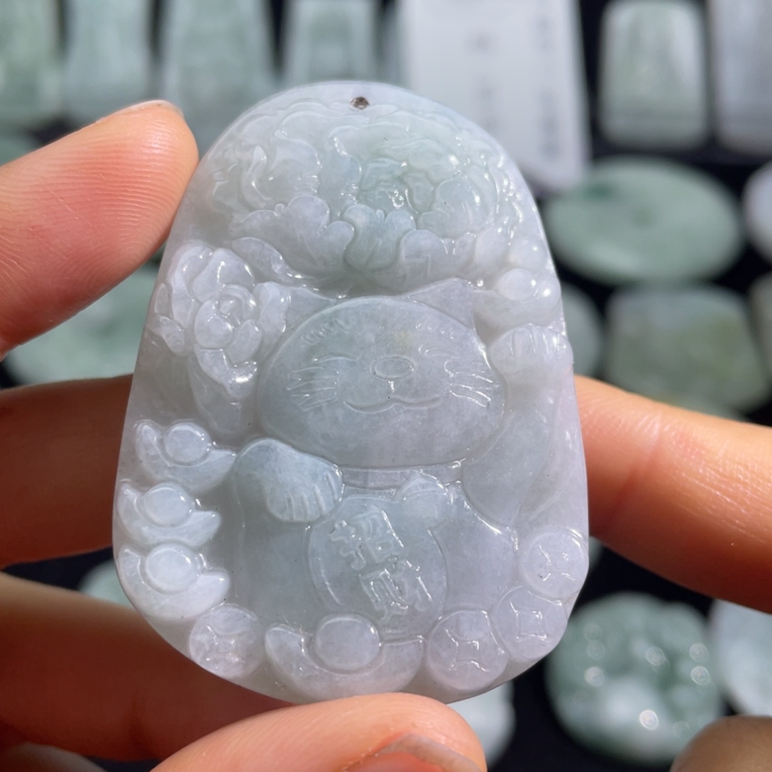 翡翠未镶嵌颈饰猫，微瑕