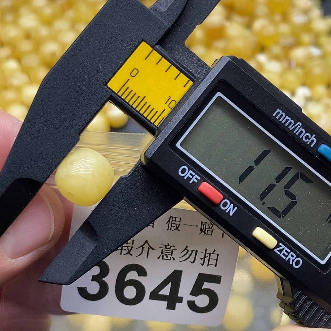 蜜蜡未镶嵌珠宝奇石3645