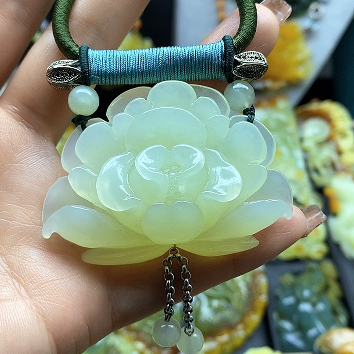 蛇纹石玉挂件未镶嵌