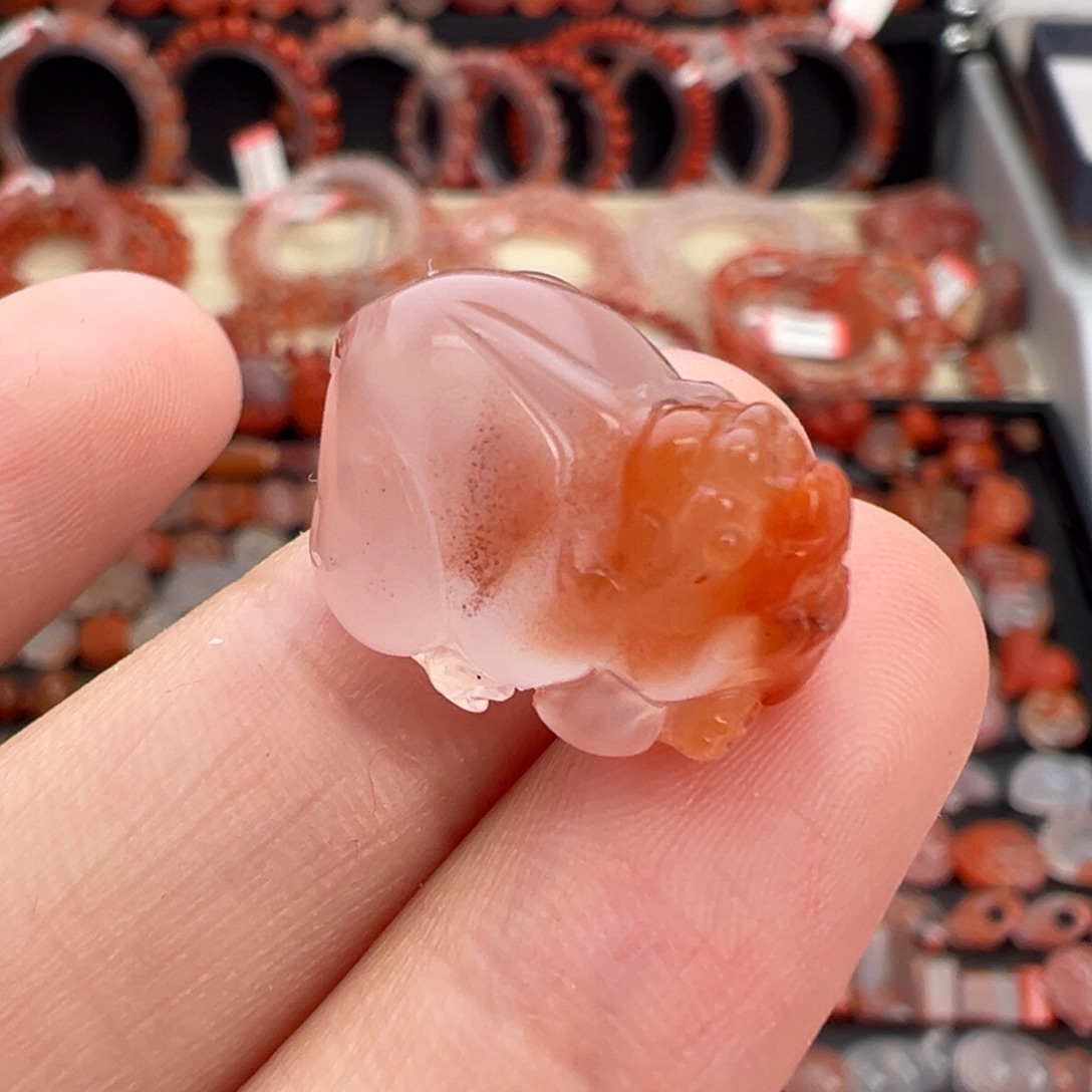 南红玛瑙未镶嵌颈饰通孔溏心貔貅