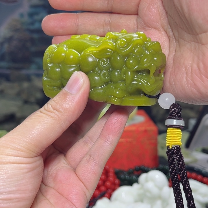 蛇纹石玉手把件未镶嵌泰****部