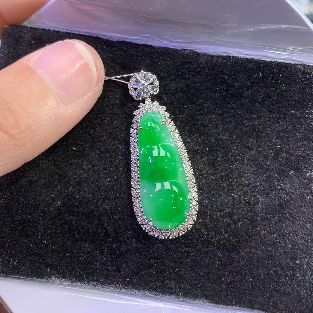 翡翠18K金镶嵌吊坠(赠链)