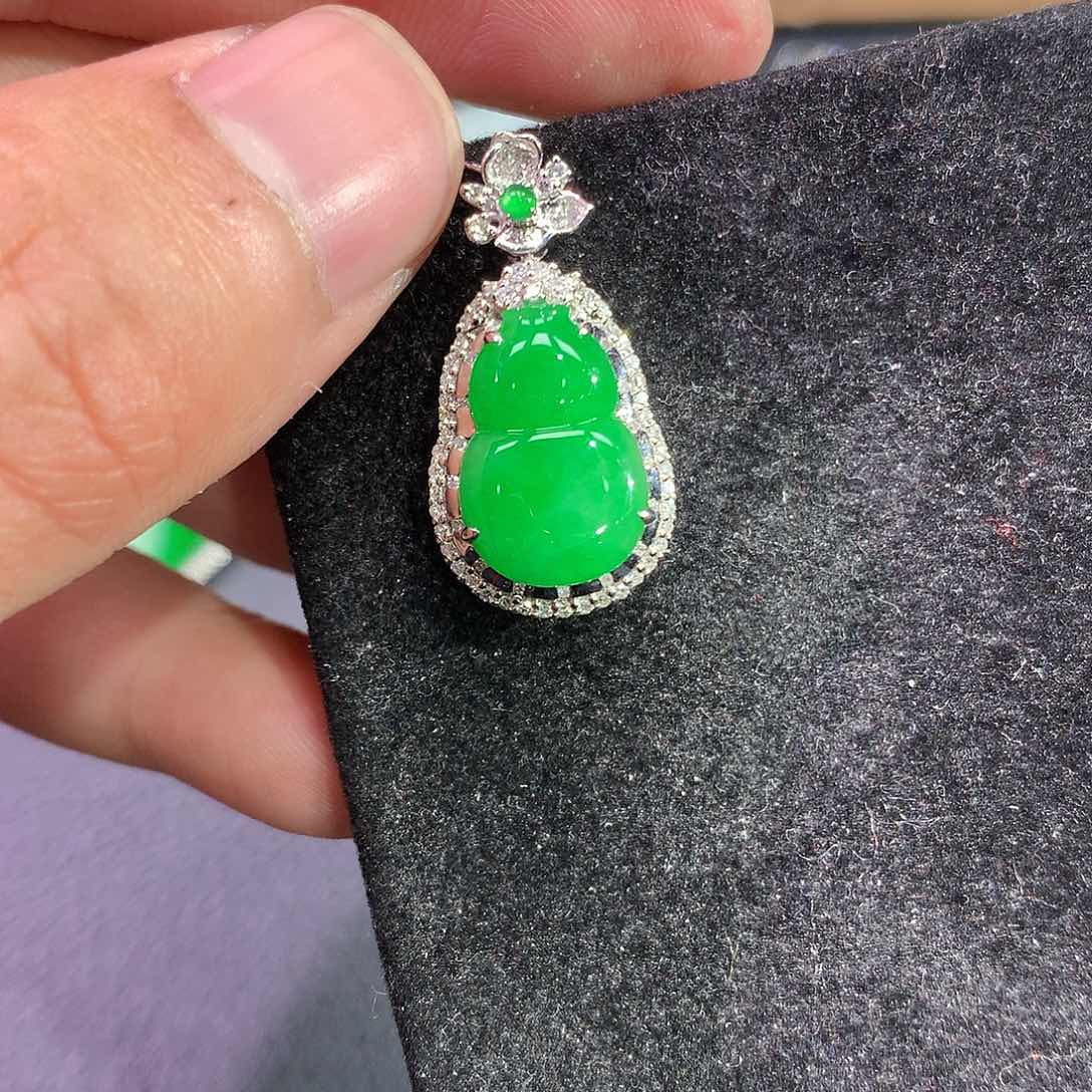 翡翠吊坠(赠链)18K金镶嵌