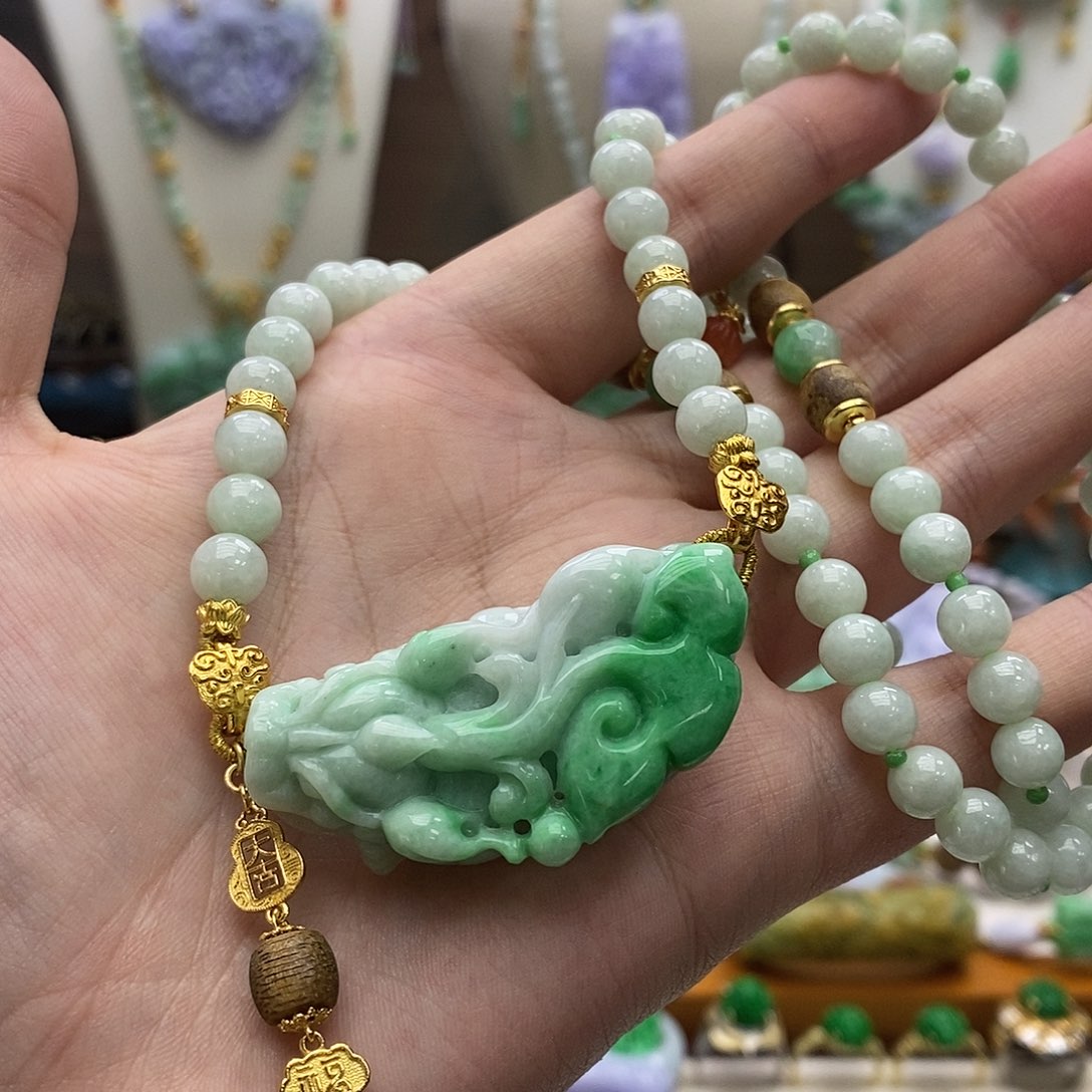 翡翠未镶嵌颈饰吊坠