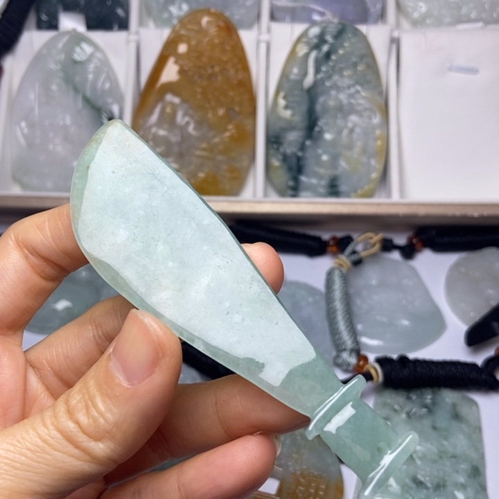 翡翠未镶嵌颈饰翡翠