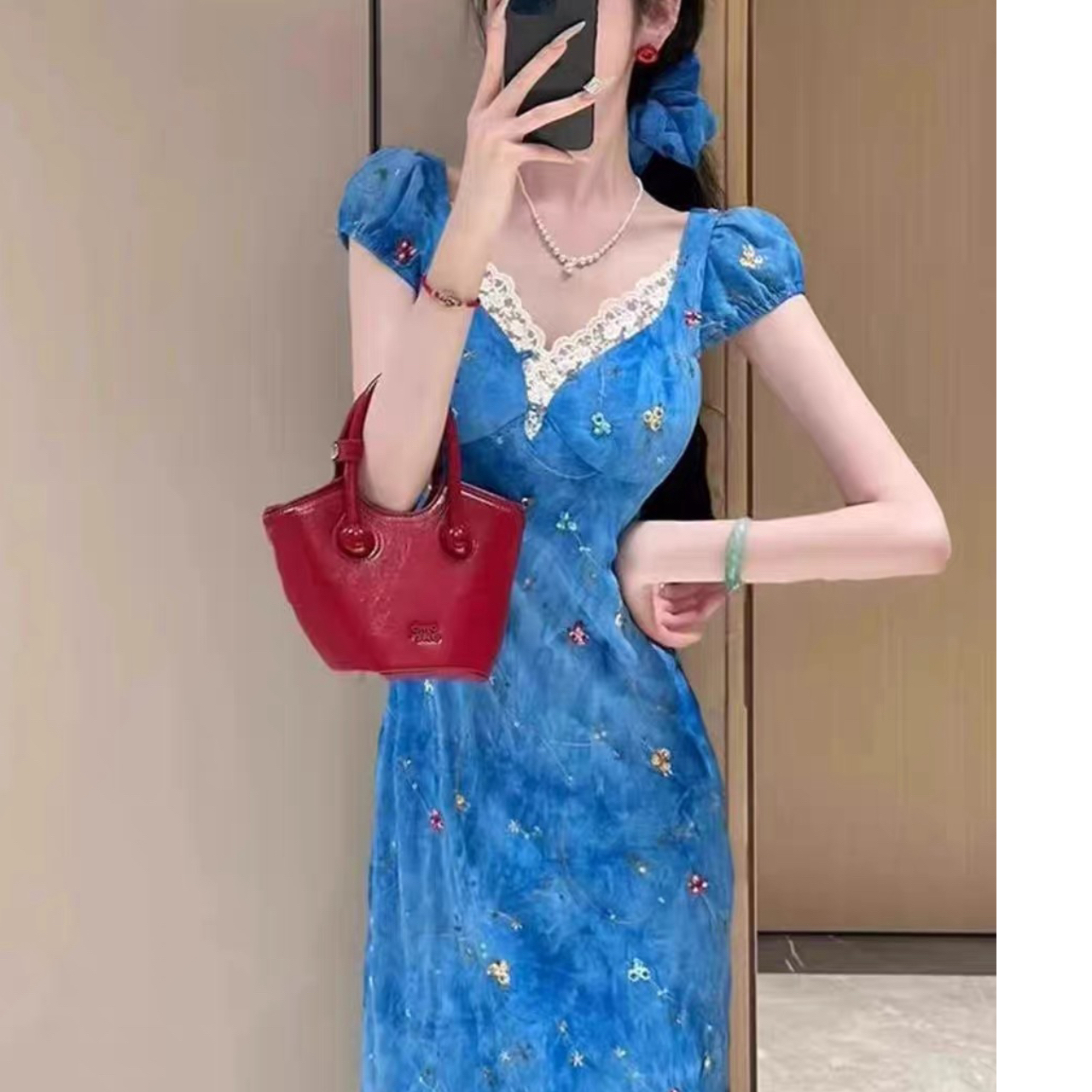 法式方领显瘦蕾丝拼接碎花气质长款连衣裙