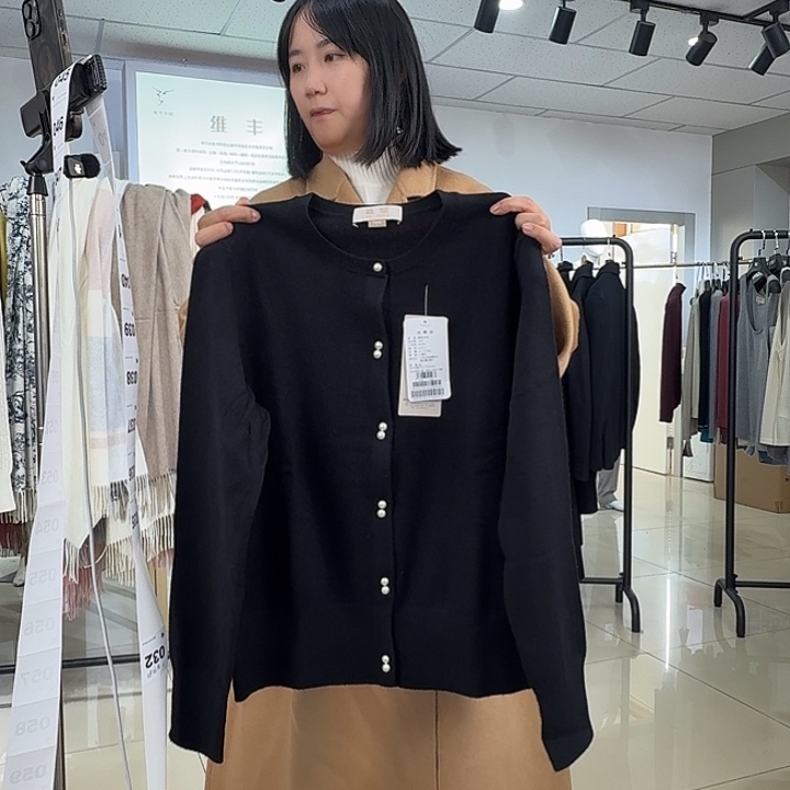 纯羊绒保暖开衫L码120斤左右035